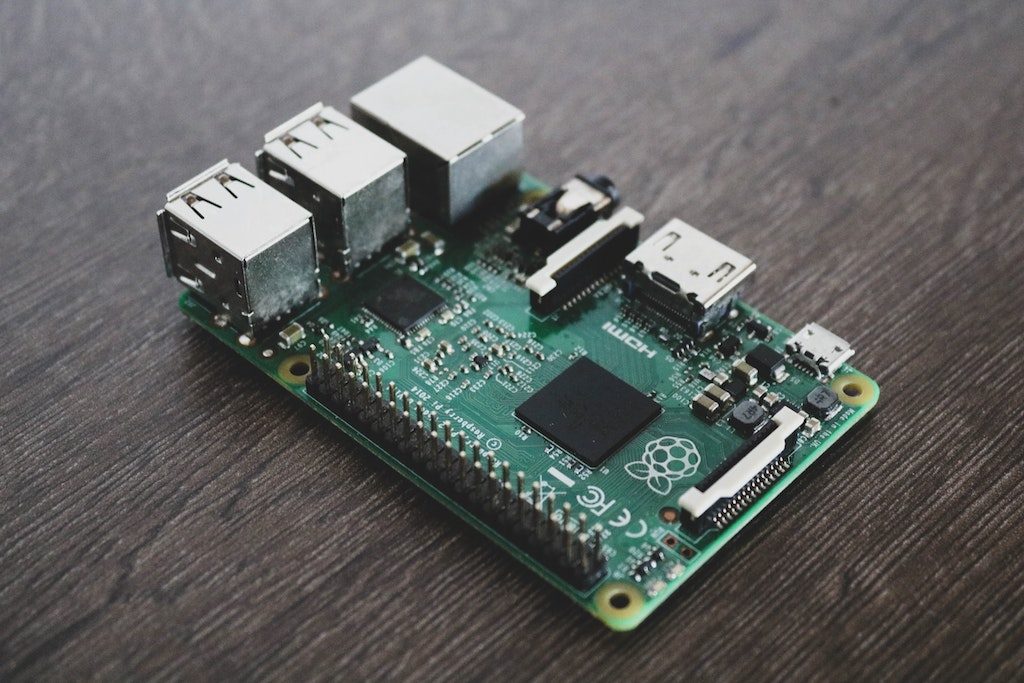 Raspberr Pi Firmware - Titelbild - Zeigt einen Raspberry Pi